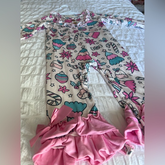 Marie Nicole Holiday Long Sleeved Jumpsuit Romper Size 18-24M GUC - Picture 6 of 10